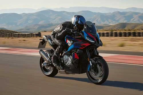 BMW M 1000 XR riding through a corner